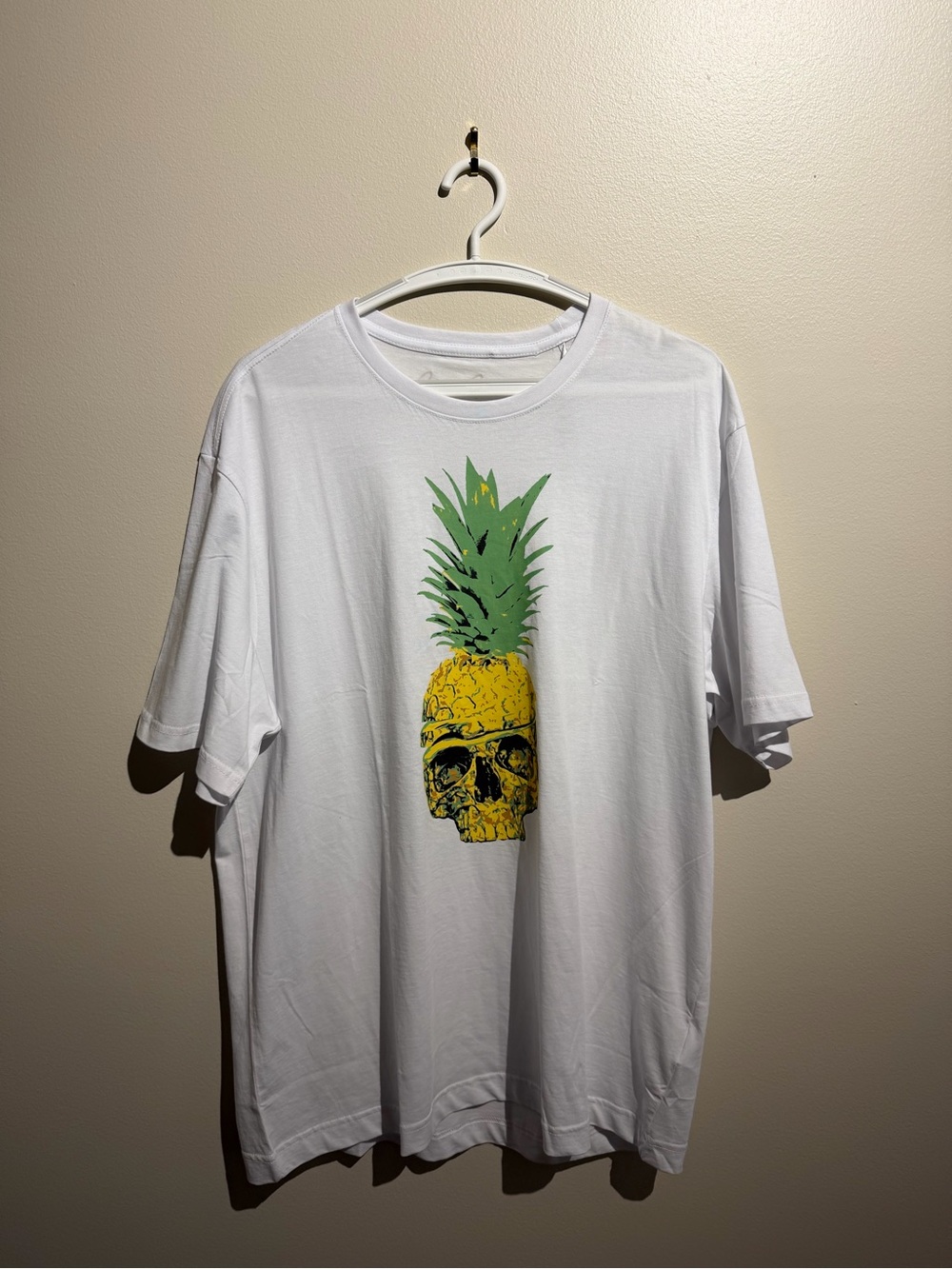 Robert Graham Skull Island White Skull Graphic Crew Neck Tee Mens M $98 MSRP - Picture 1 of 3